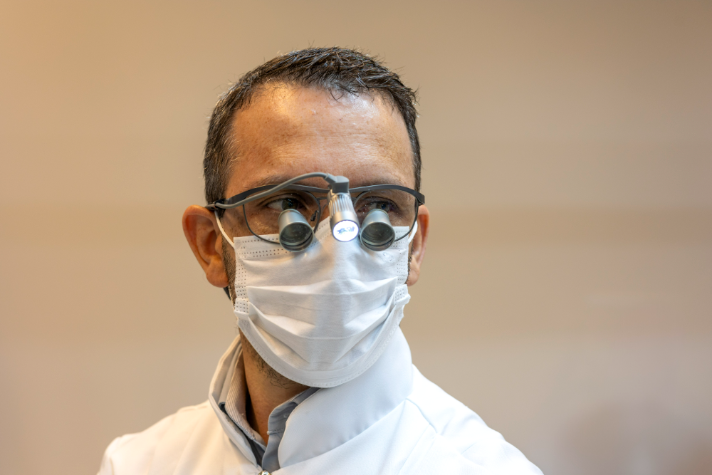 Dr. Leonardo Ribeiro em atendimento